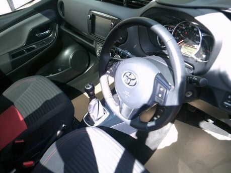 Toyota Yaris VVT-I SPORT ONLY 18,000 MILES FROM NEW 3