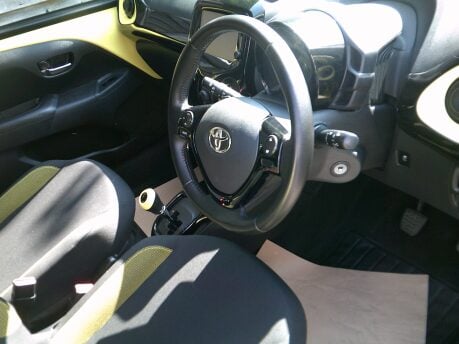 Toyota Aygo VVT-I X-CITE 2 X-SHIFT ONLY 39,000 MILES FROM NEW 3