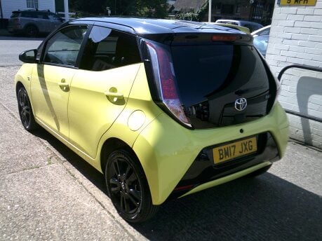 Toyota Aygo VVT-I X-CITE 2 X-SHIFT ONLY 39,000 MILES FROM NEW 16