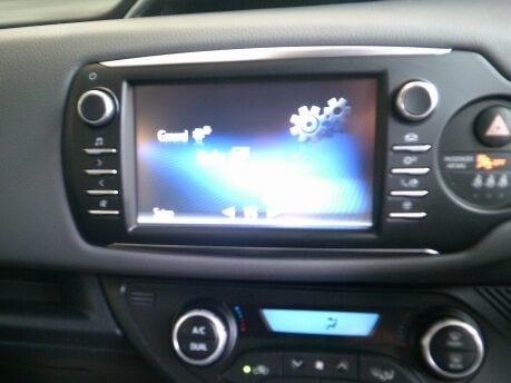 Toyota Yaris VVT-I ICON ONLY 31,000 MILES FROM NEW 18