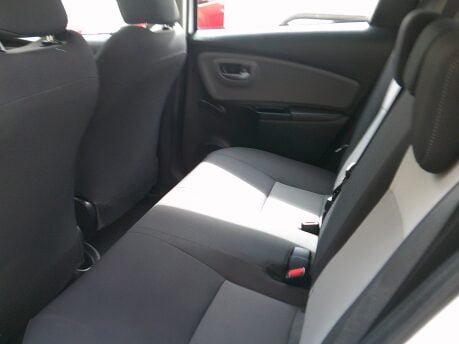 Toyota Yaris VVT-I ICON ONLY 31,000 MILES FROM NEW 15