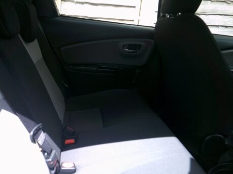 Toyota Yaris VVT-I ICON ONLY 31,000 MILES FROM NEW 9