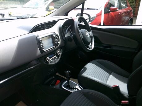 Toyota Yaris VVT-I ICON ONLY 31,000 MILES FROM NEW 14