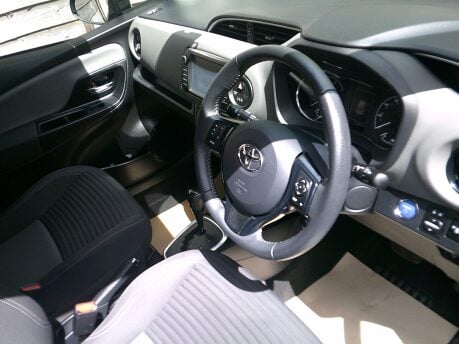 Toyota Yaris VVT-I ICON ONLY 31,000 MILES FROM NEW 3