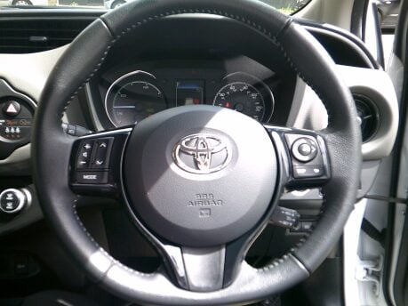 Toyota Yaris VVT-I ICON ONLY 31,000 MILES FROM NEW 17
