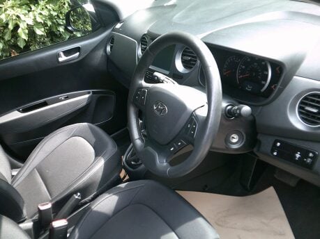 Hyundai i10 PREMIUM SE ONLY 15,000 MILES FROM NEW 3