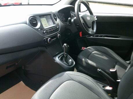 Hyundai i10 PREMIUM SE ONLY 15,000 MILES FROM NEW 16