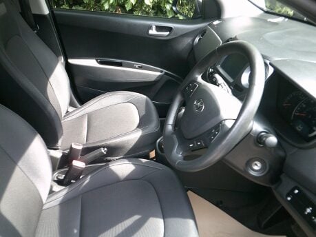 Hyundai i10 PREMIUM SE ONLY 15,000 MILES FROM NEW 9