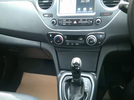 Hyundai i10 PREMIUM SE ONLY 15,000 MILES FROM NEW 14