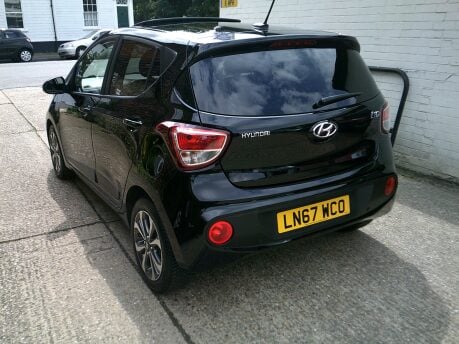 Hyundai i10 PREMIUM SE ONLY 15,000 MILES FROM NEW 18