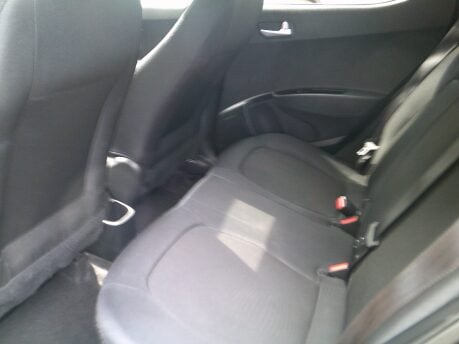 Hyundai i10 PREMIUM SE ONLY 15,000 MILES FROM NEW 17