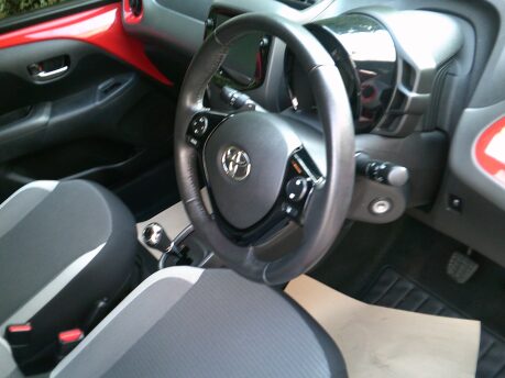 Toyota Aygo VVT-I X-TREND X-SHIFT TSS ONLY 26,000 MILES FROM NEW 3