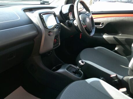 Toyota Aygo VVT-I X-TREND X-SHIFT TSS ONLY 26,000 MILES FROM NEW 14