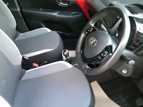 Toyota Aygo VVT-I X-TREND X-SHIFT TSS ONLY 26,000 MILES FROM NEW 8