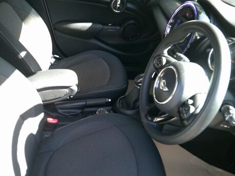 Mini Hatch COOPER ONLY 45,000 MILES FROM NEW 10