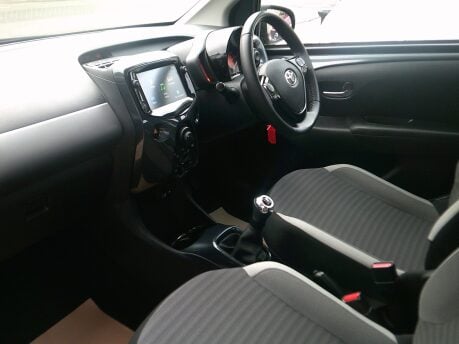Toyota Aygo VVT-I X-PLAY ONLY 26,000 MILES FROM NEW 14