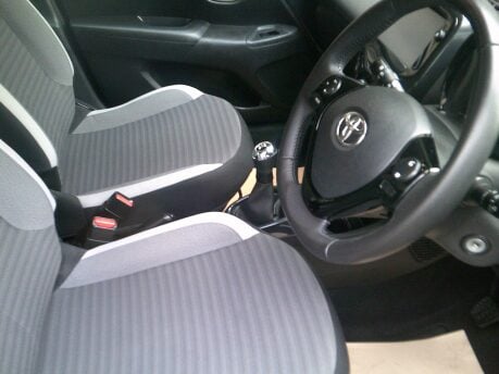 Toyota Aygo VVT-I X-PLAY ONLY 26,000 MILES FROM NEW 8