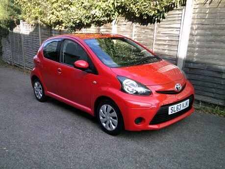 Toyota Aygo VVT-I MOVE ONLY 29,000 MILES FROM NEW 1