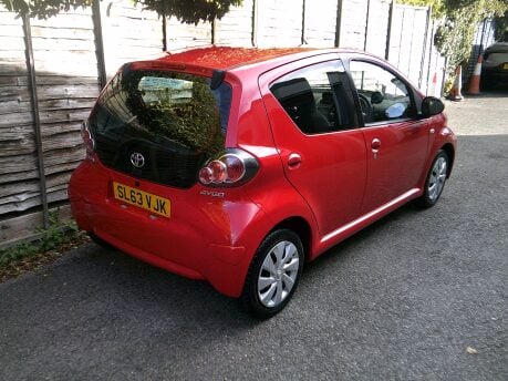 Toyota Aygo VVT-I MOVE ONLY 29,000 MILES FROM NEW 2