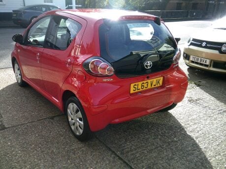 Toyota Aygo VVT-I MOVE ONLY 29,000 MILES FROM NEW 15