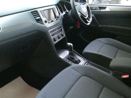 Volkswagen Golf SV SE TSI DSG ONLY 16,000 MILES FROM NEW 14