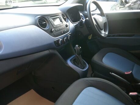 Hyundai i10 SE ONLY 7,000 MILES FROM NEW 12