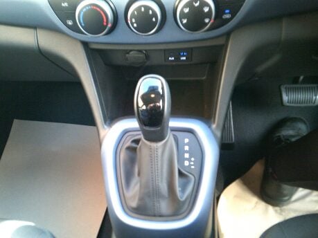 Hyundai i10 SE ONLY 7,000 MILES FROM NEW 16