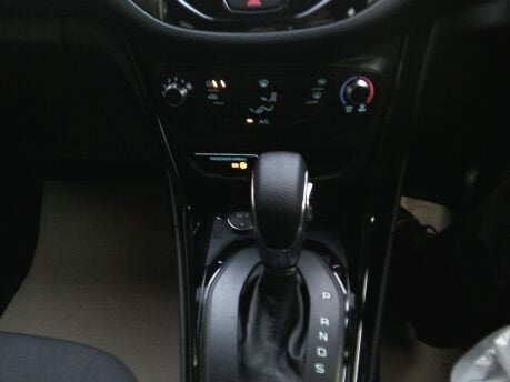 Ford B-Max ZETEC ONLY 18,000 MILES FROM NEW 13