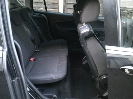 Ford B-Max ZETEC ONLY 18,000 MILES FROM NEW 10