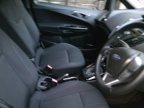 Ford B-Max ZETEC ONLY 18,000 MILES FROM NEW 9