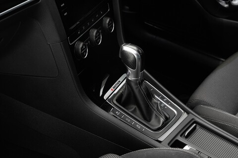 Volkswagen Golf R TSI DSG 25