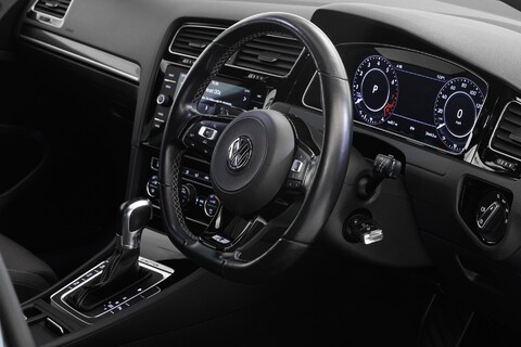 Volkswagen Golf R TSI DSG 28