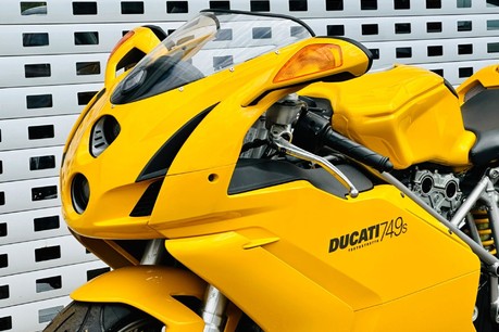 Ducati 749 749 S - ONE OWNER! 3