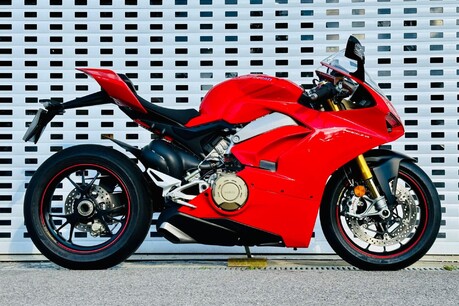 Ducati Panigale V4S PANIGALE V4 S 1