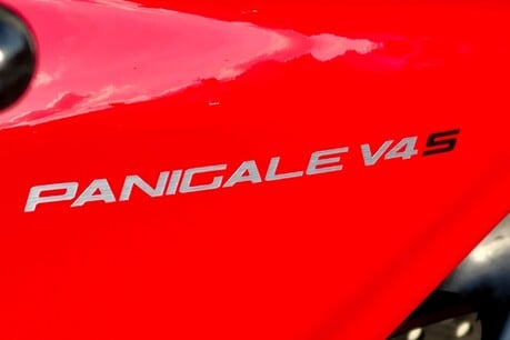 Ducati Panigale V4S PANIGALE V4 S 10