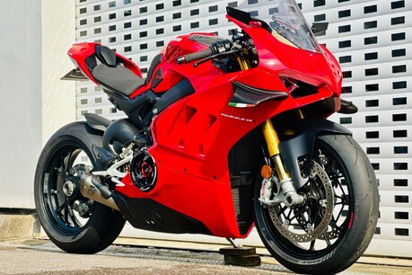 Ducati Panigale V4S PANIGALE V4 S 8