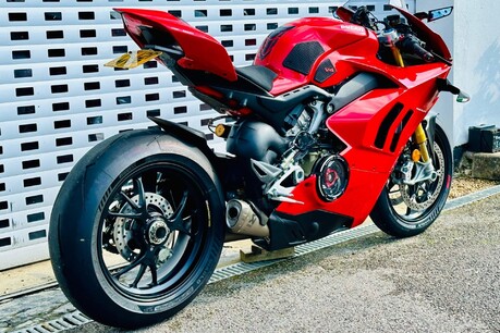 Ducati Panigale V4S PANIGALE V4 S 32