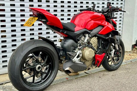 Ducati Streetfighter V4 STREETFIGHTER V4 6