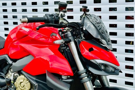 Ducati Streetfighter V4 STREETFIGHTER V4 34