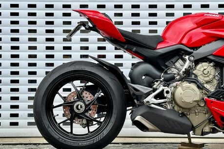 Ducati Streetfighter V4 STREETFIGHTER V4 37