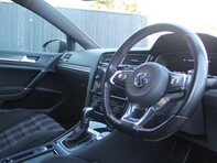 Volkswagen Golf GTI PERFORMANCE TSI DSG 5