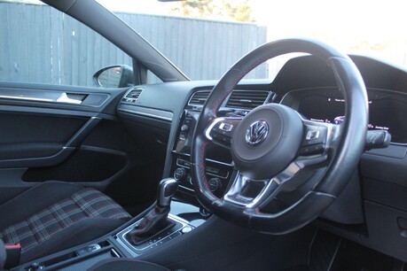 Volkswagen Golf GTI PERFORMANCE TSI DSG 5