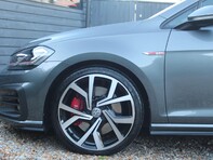 Volkswagen Golf GTI PERFORMANCE TSI DSG 16