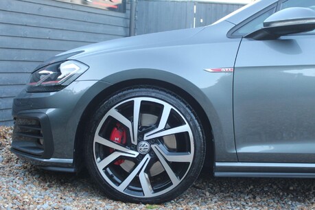 Volkswagen Golf GTI PERFORMANCE TSI DSG 16