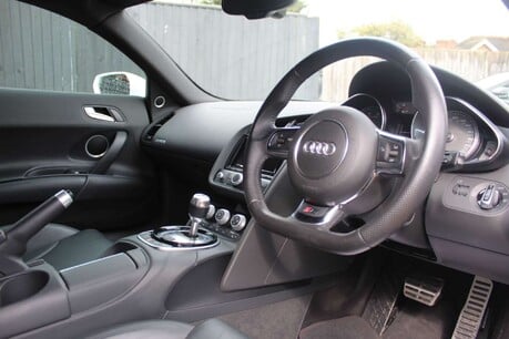 Audi R8 4.2 FSI V8 S Tronic quattro Euro 5 2dr 7