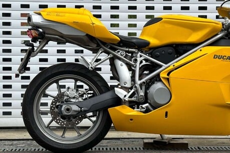 Ducati 749 S 24