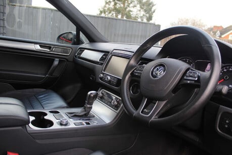 Volkswagen Touareg 3.0 Touareg V6 R-Line TDI BlueMotion Technology Auto 4WD 5dr 5