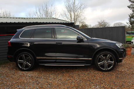 Volkswagen Touareg 3.0 Touareg V6 R-Line TDI BlueMotion Technology Auto 4WD 5dr 9