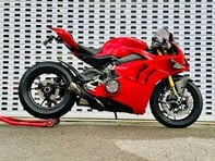 Ducati Panigale V4 Panigale V4S 1