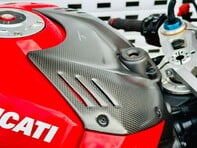 Ducati Panigale V4 Panigale V4S 10